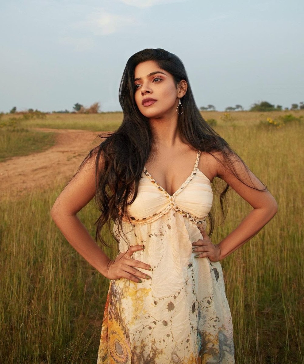 Divya-Bharati-2