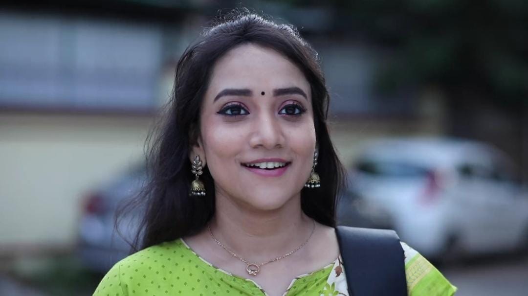 என்னங்க பெரிசாகிட்டே போகுது !! அதை காட்டும் தமிலும் சரஸ்வதியும் சீரியல் ...